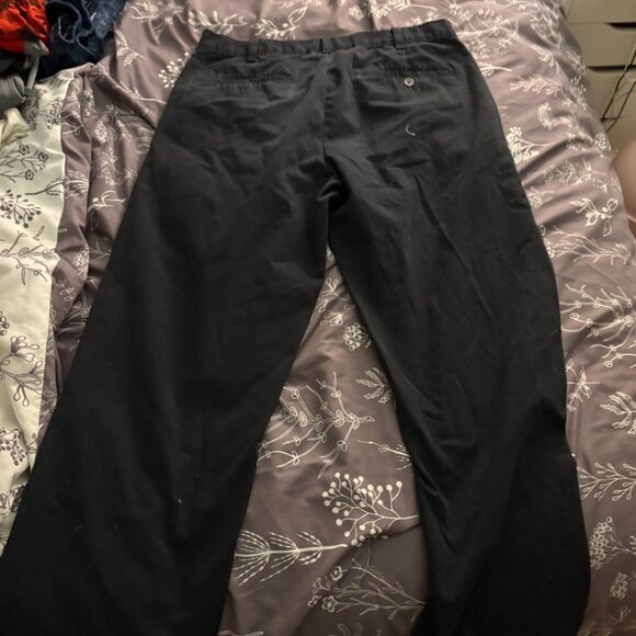 5 Pairs of khaki's which 4 are black and one is knaki color - Picture 10 of 10